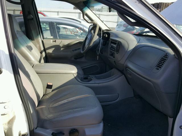 1FMEU15L32LA02731 - 2002 FORD EXPEDITION WHITE photo 5