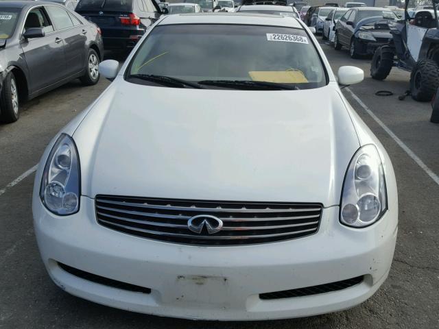 JNKCV54E94M821807 - 2004 INFINITI G35 WHITE photo 9