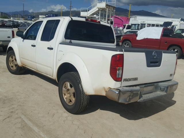 1N6AD07U26C460346 - 2006 NISSAN FRONTIER C WHITE photo 3