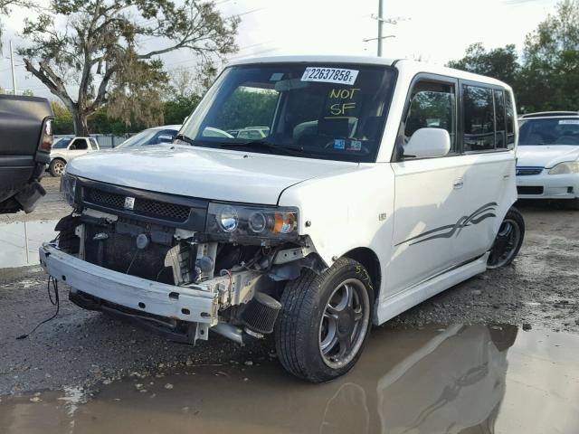 JTLKT324450184811 - 2005 SCION XB WHITE photo 2