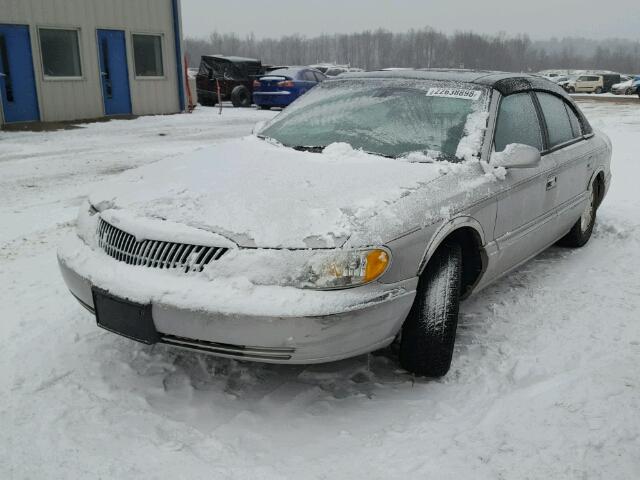 1LNHM97V02Y682973 - 2002 LINCOLN CONTINENTA SILVER photo 2