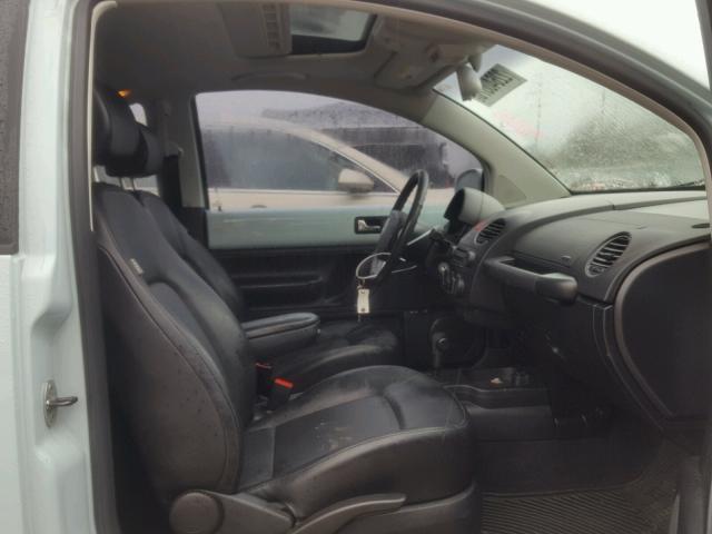 3VWRG3AGXAM027962 - 2010 VOLKSWAGEN NEW BEETLE 蓝色 照片 5