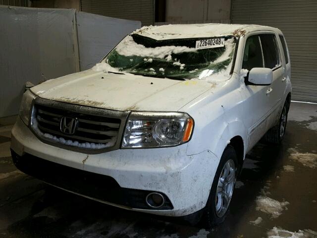 5FNYF4H41CB014754 - 2012 HONDA PILOT EX WHITE photo 2