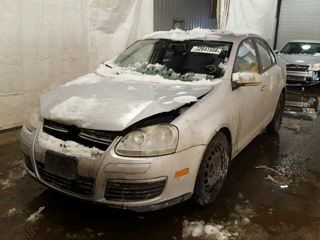 3VWJZ71K28M150751 - 2008 VOLKSWAGEN JETTA S SILVER photo 2