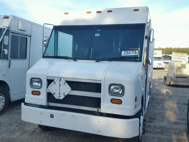 4UZA4FF4XWC897689 - 1998 FREIGHTLINER CHASSIS M WHITE photo 2
