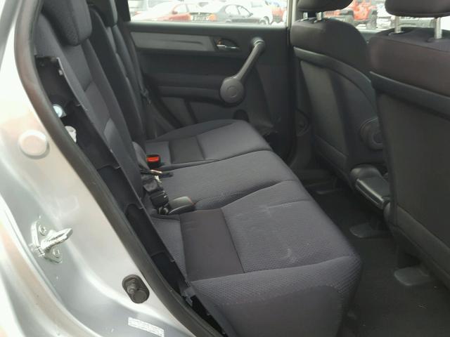 5J6RE38339L030866 - 2009 HONDA CR-V LX SILVER photo 6