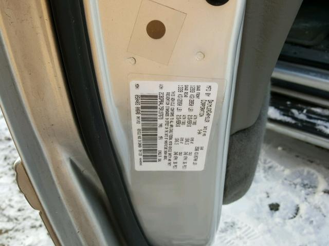 2C8GP64L75R197679 - 2005 CHRYSLER TOWN & COU SILVER photo 10