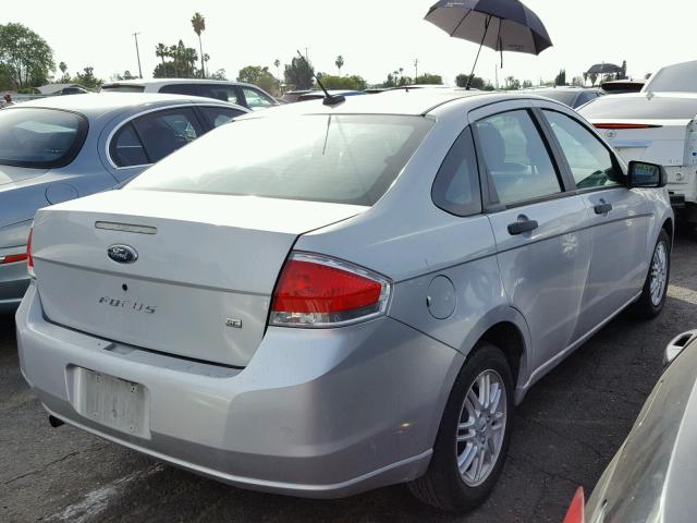 1FAHP35N99W241995 - 2009 FORD FOCUS SE SILVER photo 4