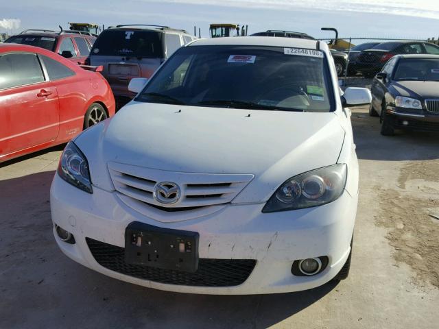 JM1BK143741158042 - 2004 MAZDA 3 HATCHBAC WHITE photo 9