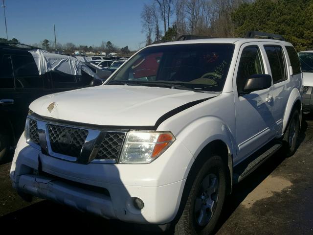 5N1AR18U17C647521 - 2007 NISSAN PATHFINDER WHITE photo 2