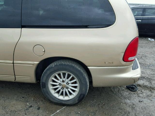 1C4GT54L1XB813482 - 1999 CHRYSLER TOWN & COU GOLD photo 9