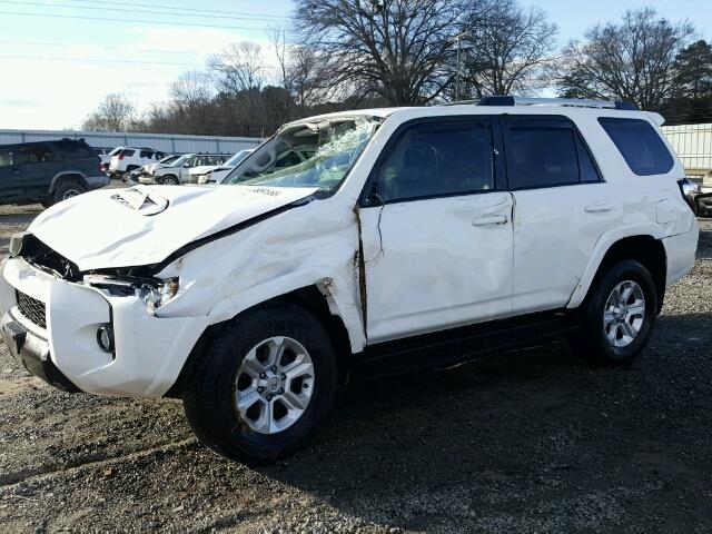 JTEBU5JR2F5263816 - 2015 TOYOTA 4RUNNER SR WHITE photo 9