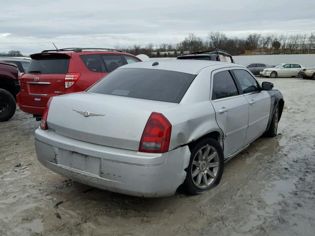 2C3JA53G15H572144 - 2005 CHRYSLER 300 TOURIN SILVER photo 4