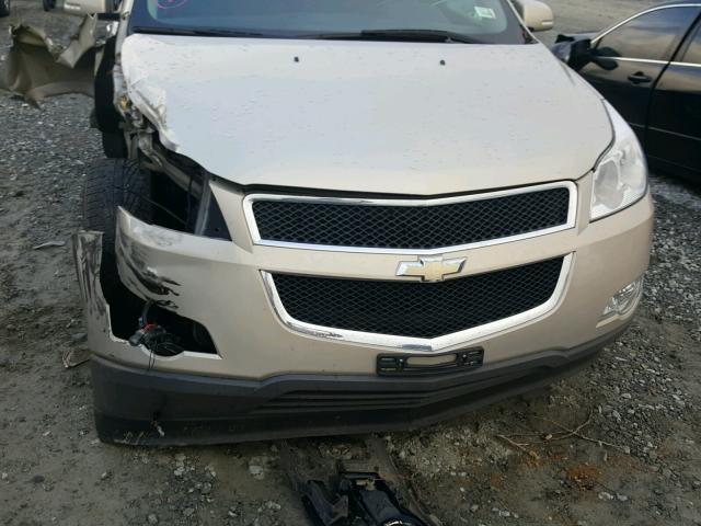 1GNKRGED3CJ239762 - 2012 CHEVROLET TRAVERSE L GOLD photo 7