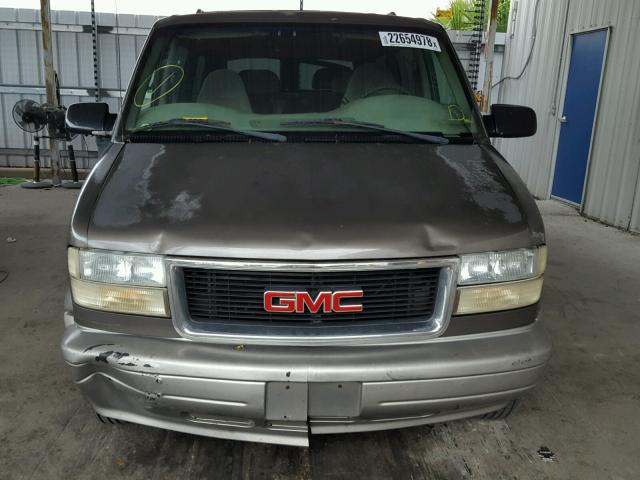 1GKDM19X42B500041 - 2002 GMC SAFARI XT BROWN photo 9