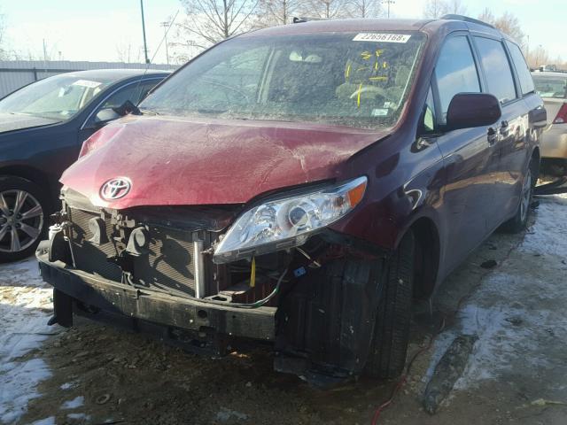 5TDKK3DC3ES500022 - 2014 TOYOTA SIENNA LE BURGUNDY photo 2