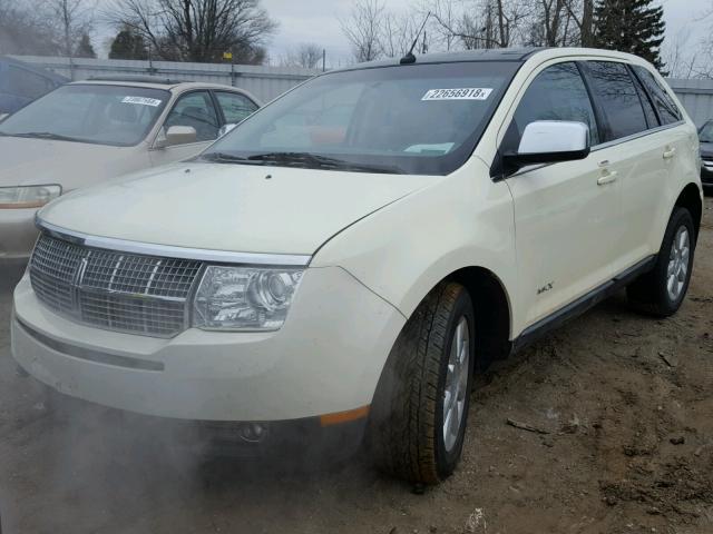 2LMDU88C47BJ23327 - 2007 LINCOLN MKX CREAM photo 2