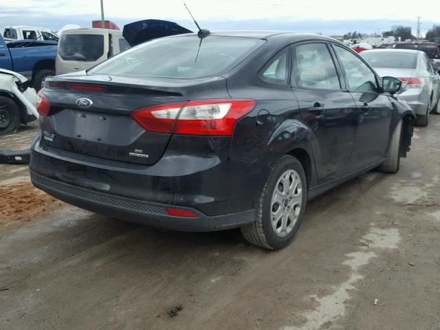 1FAHP3F29CL387455 - 2012 FORD FOCUS SE BLACK photo 4