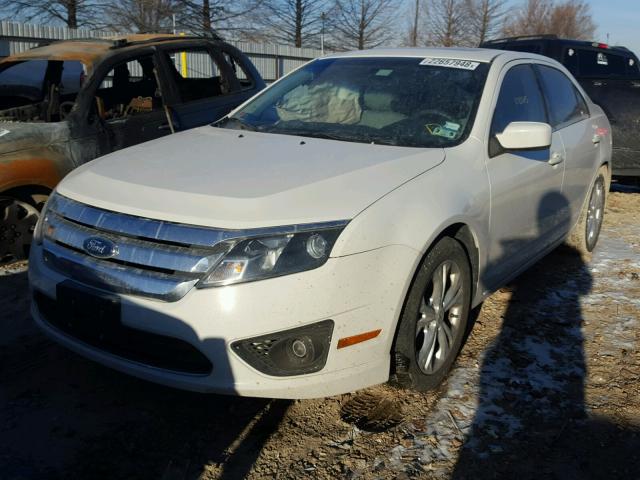 3FAHP0HA6CR263342 - 2012 FORD FUSION SE WHITE photo 2