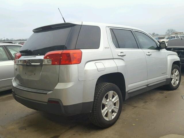 2CTALMEC0B6403982 - 2011 GMC TERRAIN SL SILVER photo 4