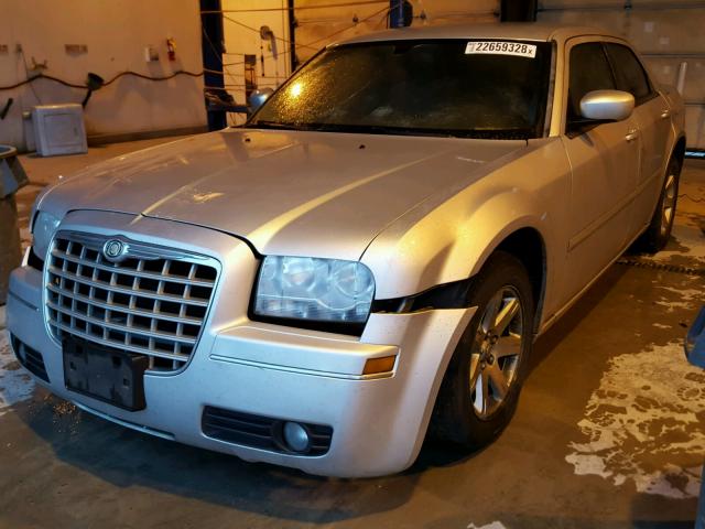 2C3KA53G76H166990 - 2006 CHRYSLER 300 TOURIN SILVER photo 2