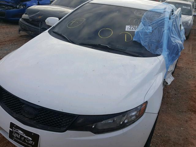 KNAFU4A29A5816275 - 2010 KIA FORTE EX WHITE photo 2