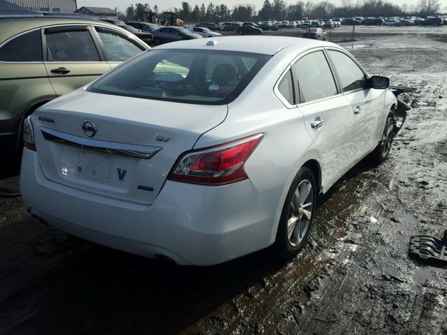 1N4AL3AP3DC152289 - 2013 NISSAN ALTIMA 2.5 WHITE photo 4