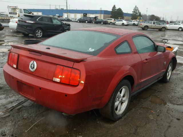 1ZVHT80N295134252 - 2009 FORD MUSTANG RED photo 4