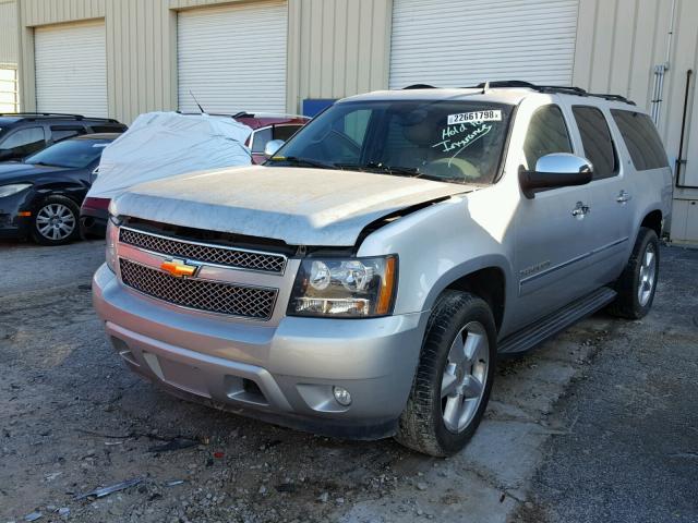 1GNSCKE03BR181878 - 2011 CHEVROLET SUBURBAN C SILVER photo 2