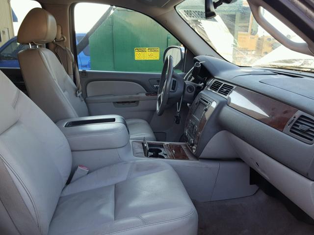 1GNSCKE03BR181878 - 2011 CHEVROLET SUBURBAN C SILVER photo 5