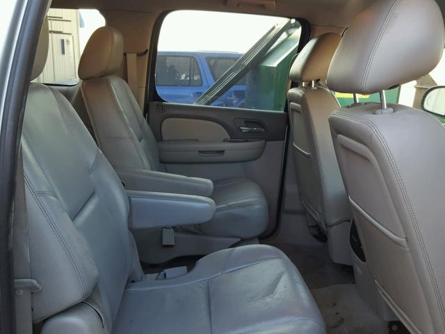 1GNSCKE03BR181878 - 2011 CHEVROLET SUBURBAN C SILVER photo 6