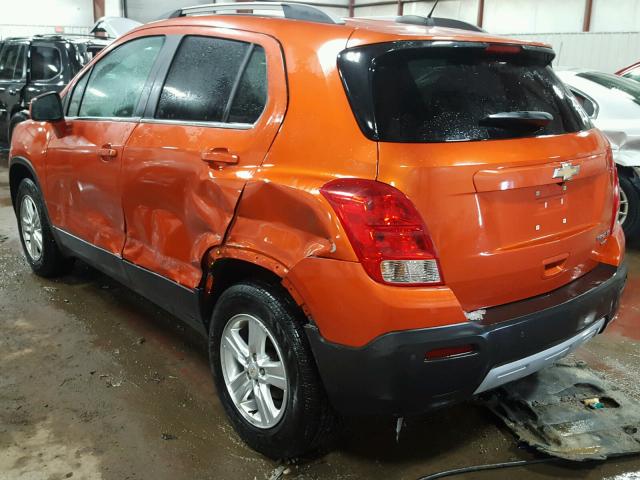 KL7CJPSB8GB567487 - 2016 CHEVROLET TRAX 1LT ORANGE photo 3