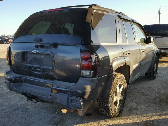 1GNDT13S052258324 - 2005 CHEVROLET TRAILBLAZE GRAY photo 4