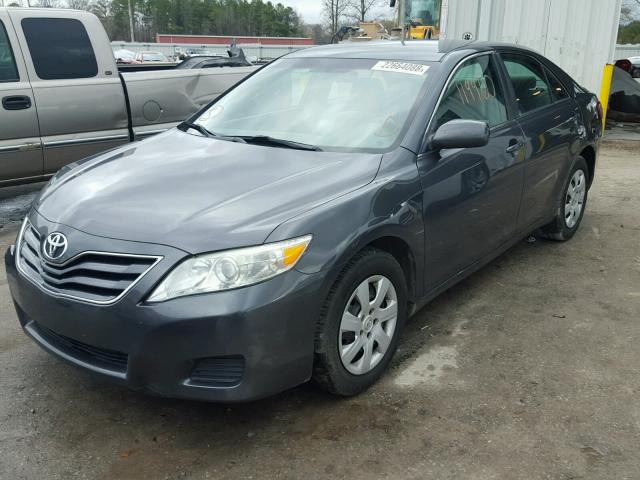 4T1BF3EK9BU763709 - 2011 TOYOTA CAMRY BASE GRAY photo 2