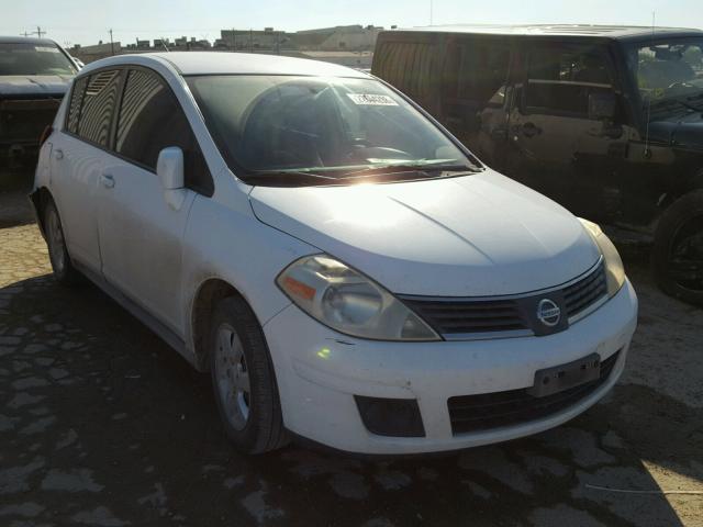 3N1BC13E67L381768 - 2007 NISSAN VERSA S WHITE photo 1