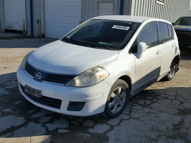 3N1BC13E67L381768 - 2007 NISSAN VERSA S WHITE photo 2