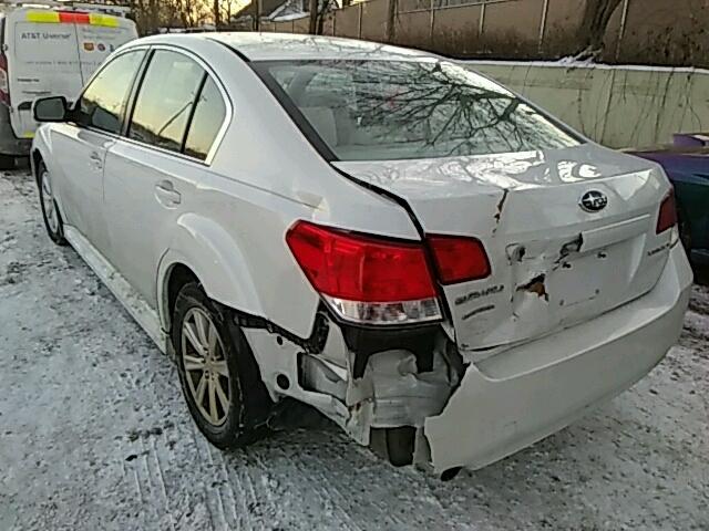 4S3BMCC68A3240931 - 2010 SUBARU LEGACY 2.5 WHITE photo 3