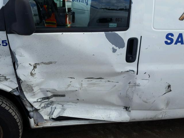 1GTFG15W621173513 - 2002 GMC SAVANA G15 WHITE photo 10