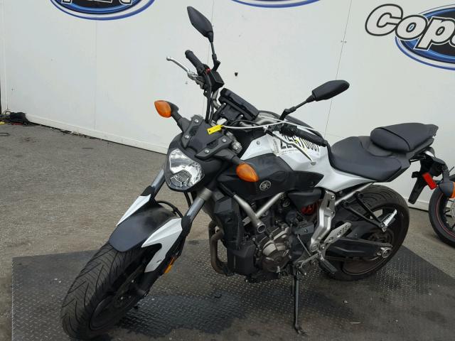 JYARM06Y2FA001920 - 2015 YAMAHA FZ07 C WHITE photo 2