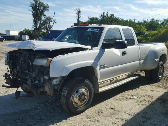 1GCJK392X4E248799 - 2004 CHEVROLET SILVERADO WHITE photo 2