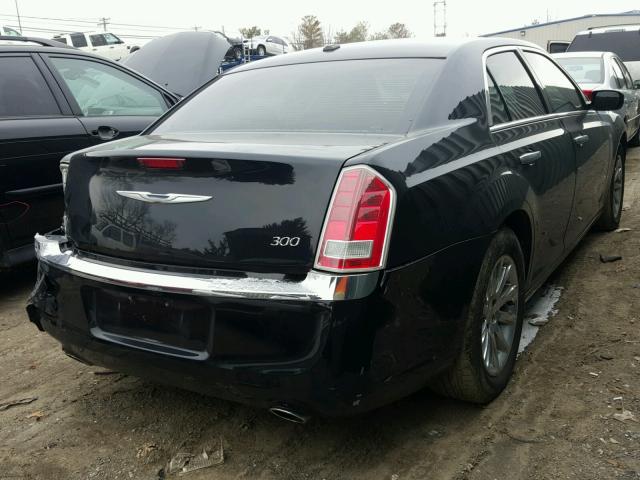 2C3CA5CG2BH596151 - 2011 CHRYSLER 300 LIMITE BLACK photo 4