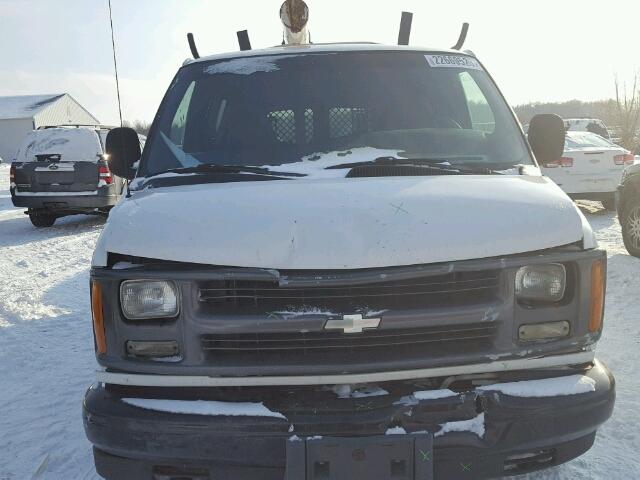 1GCFG15W821229547 - 2002 CHEVROLET EXPRESS G1 WHITE photo 9