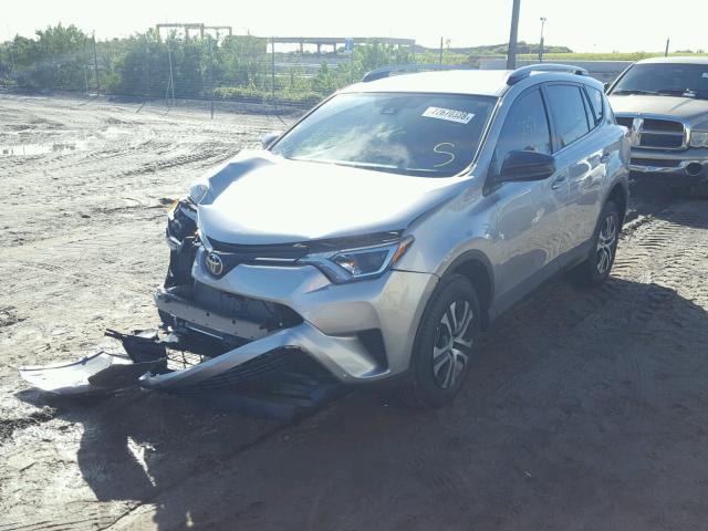 JTMZFREV6JJ162337 - 2018 TOYOTA RAV4 LE SILVER photo 2