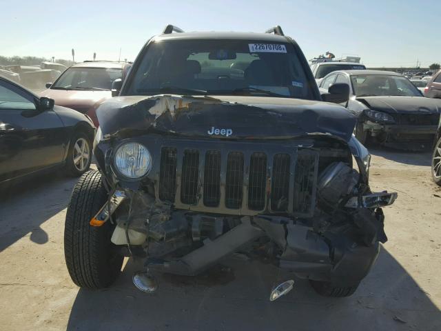 1J4GL38K25W526027 - 2005 JEEP LIBERTY RE BLACK photo 9