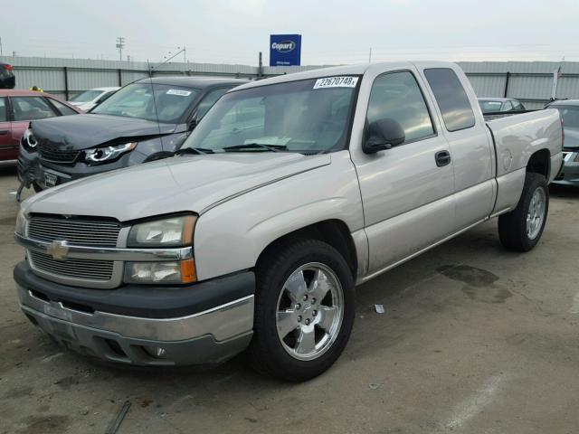 2GCEC19T951251224 - 2005 CHEVROLET SILVERADO SILVER photo 2