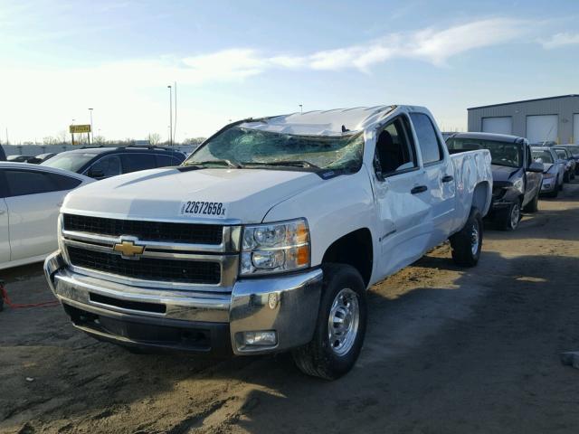 1GCHC23627F559031 - 2007 CHEVROLET SILVERADO WHITE photo 2