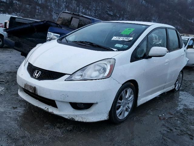 JHMGE8G4XAC034260 - 2010 HONDA FIT SPORT WHITE photo 2