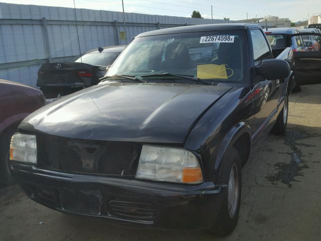 1GTCS14W228258259 - 2002 GMC SONOMA BLACK photo 2