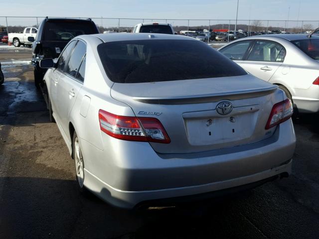 4T1BF3EK7BU666119 - 2011 TOYOTA CAMRY BASE SILVER photo 3