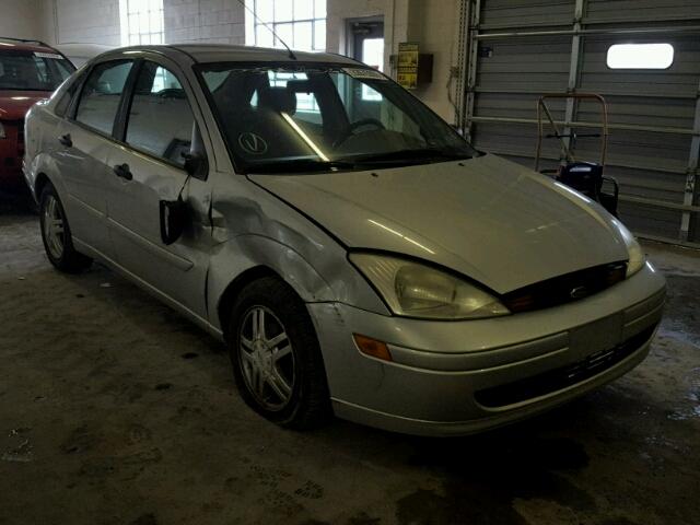 1FAFP34P02W322318 - 2002 FORD FOCUS SE SILVER photo 1